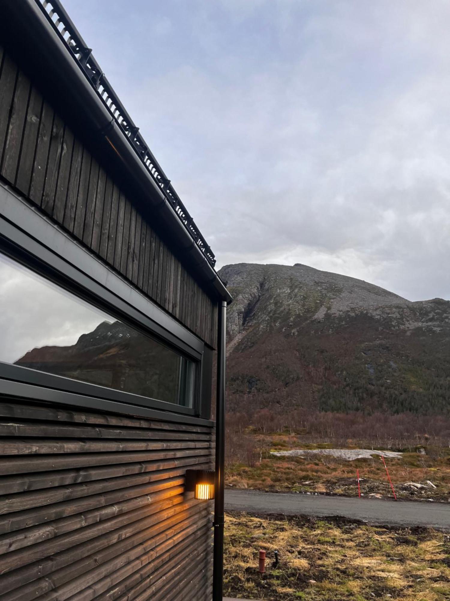 Hoda Cabin - Luxury Lodge With Jacuzzi And Sauna Lyngvaeret Exterior photo