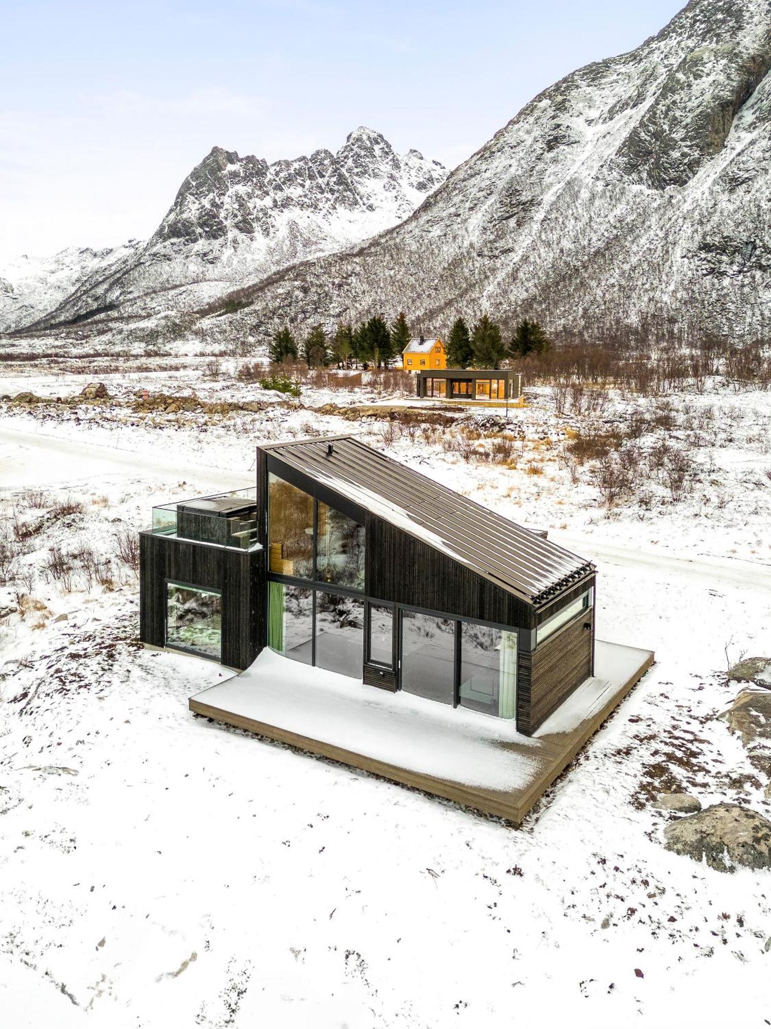 Hoda Cabin - Luxury Lodge With Jacuzzi And Sauna Lyngvaeret Exterior photo